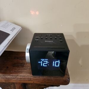 Sony Black Alarm, Projection Time & Nature Soothing Sounds Clock Radio
